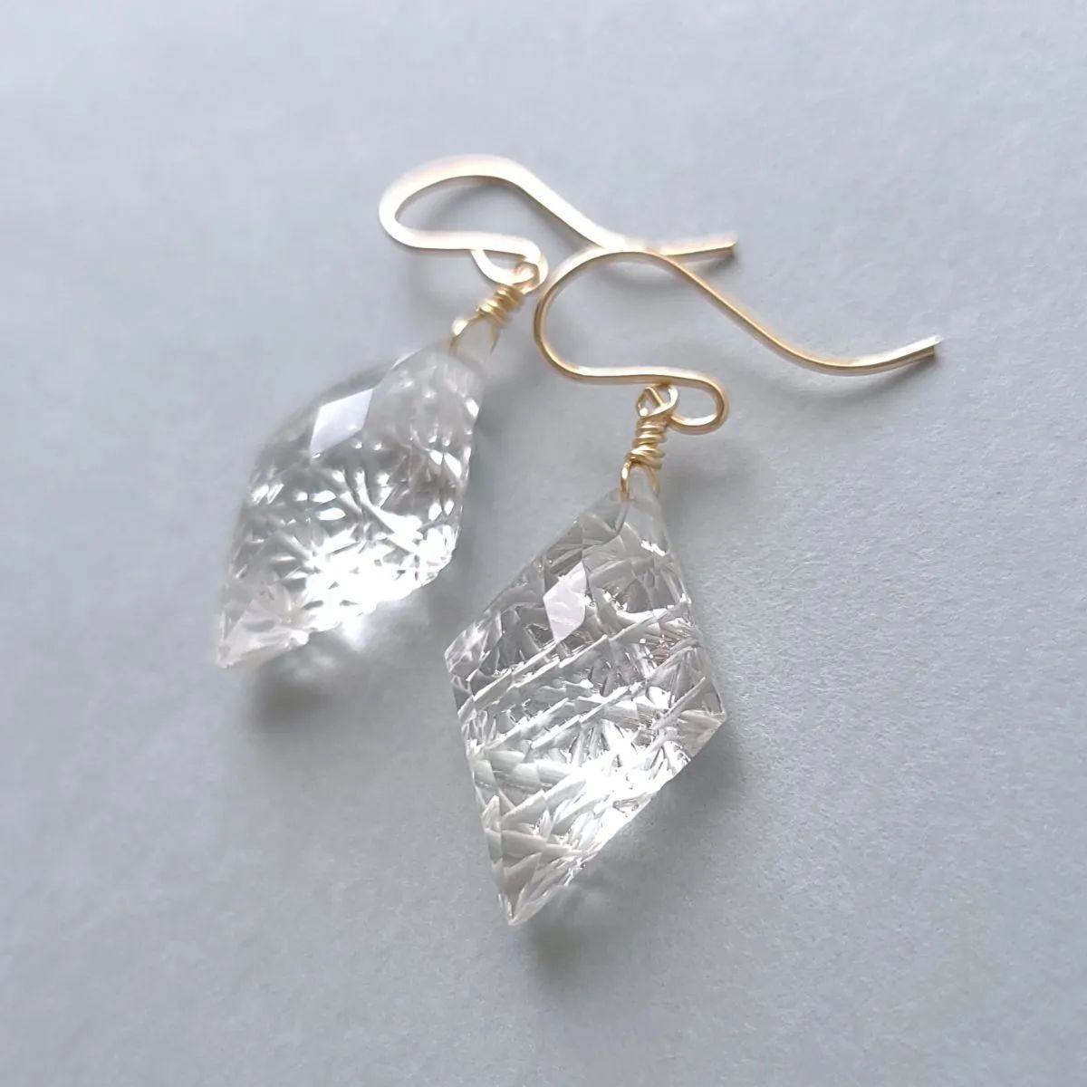 クリスタル バックカービング ピアス NO.67 ロッククリスタル・切子風バックカービングピアス