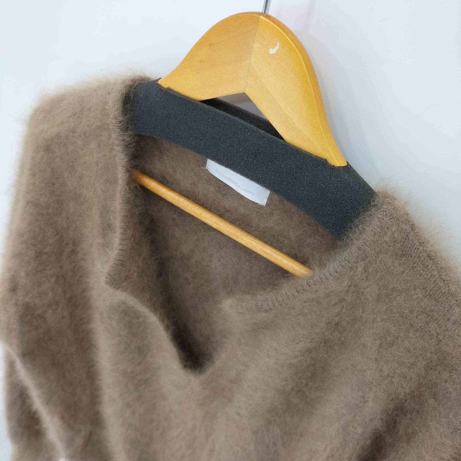 ガリャルダガランテ GALLARDAGALANTE キーネックラクーンニット