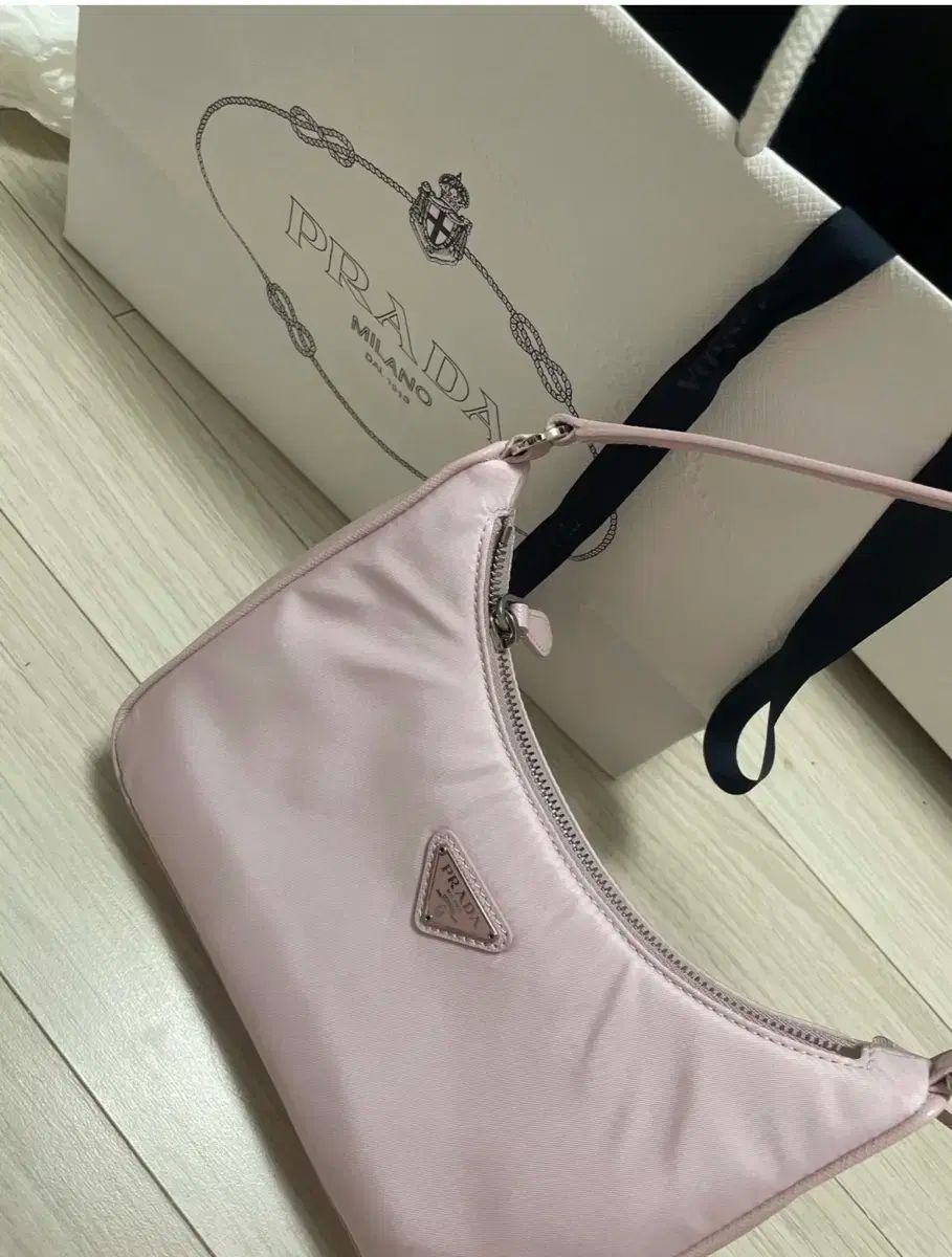 PRADA プラダ ショルダーバッグ ライトピンク