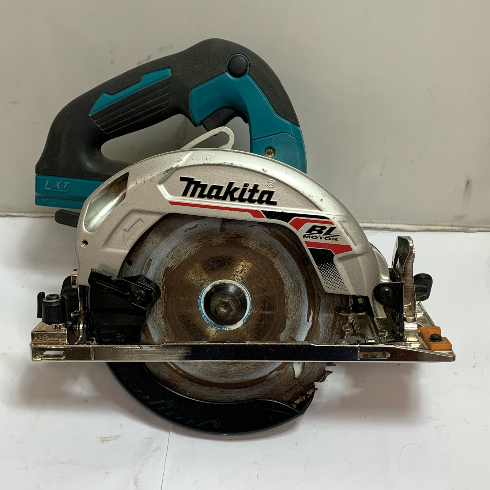 ♭♭MAKITA マキタ 充電式丸ノコ 充電器 充電池1個 ケース付 HS631D
