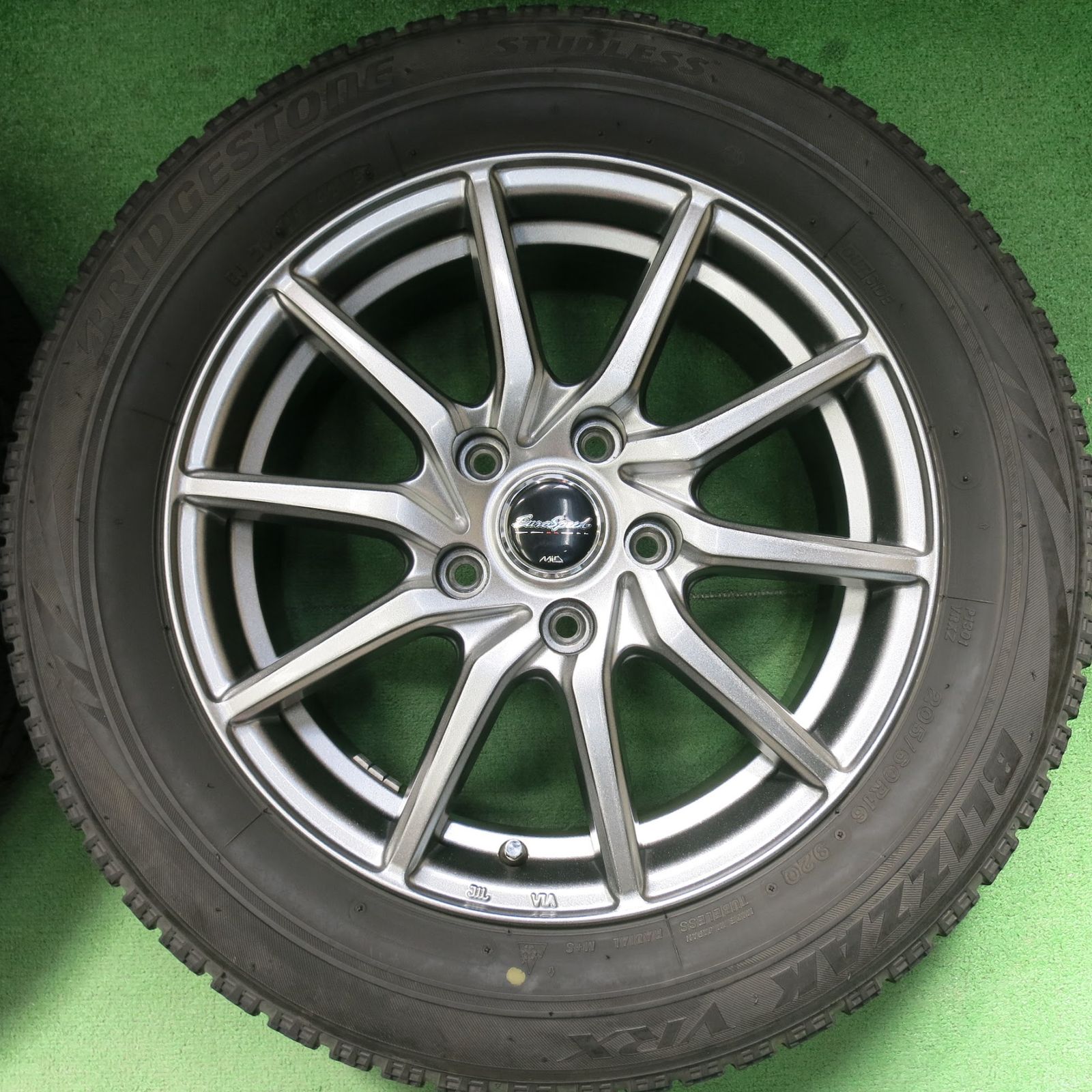 送料無料]バリ溝！キレイ！9分☆スタッドレス 205/60R16 ブリヂストン