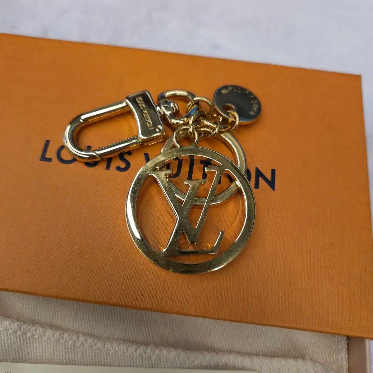 ルイヴィトン　イニシャル LV キーリング キーホルダー チャーム imgrc0172815347.jpg