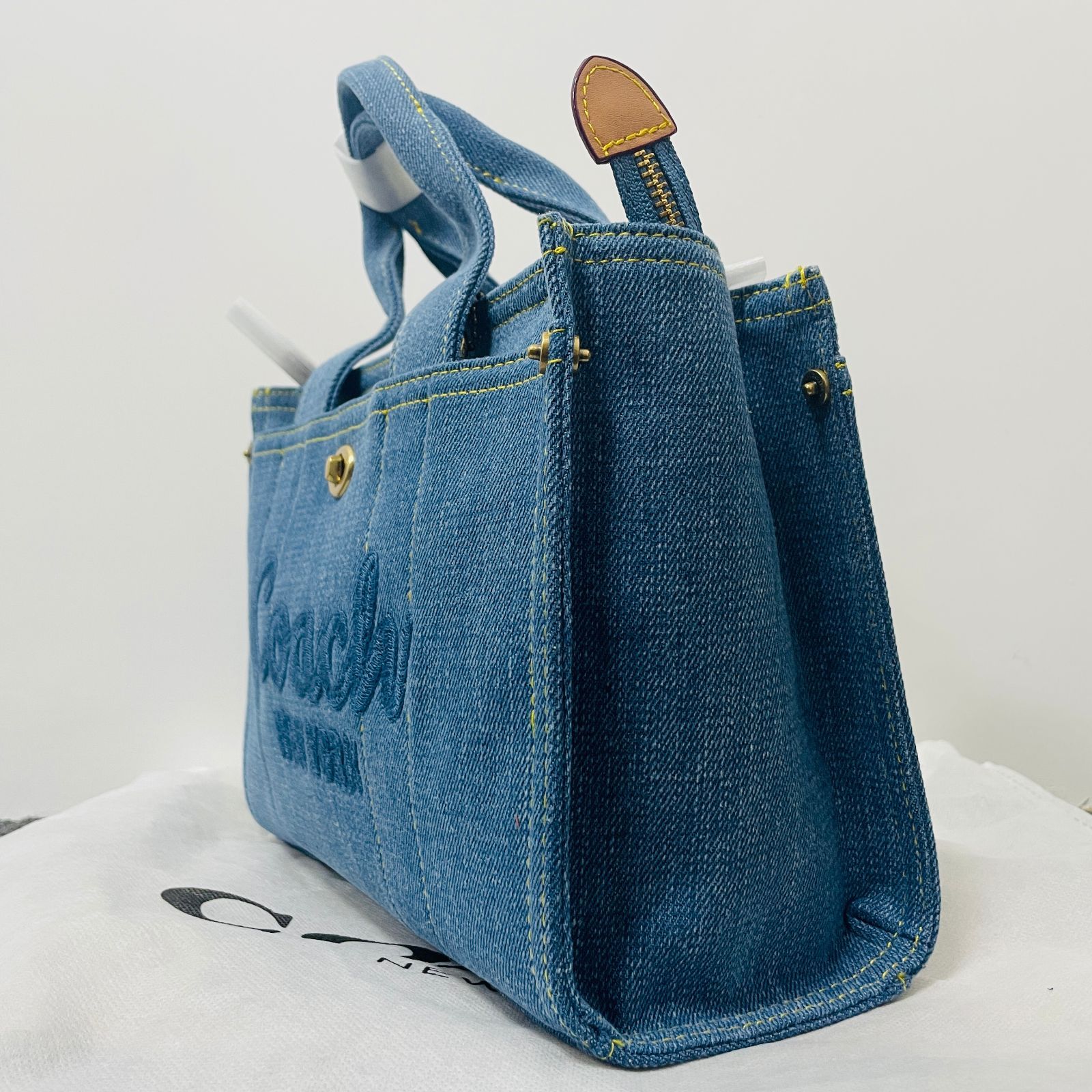 在庫わずか 新品未使用 COACH コーチ キャンバス カーゴトート26