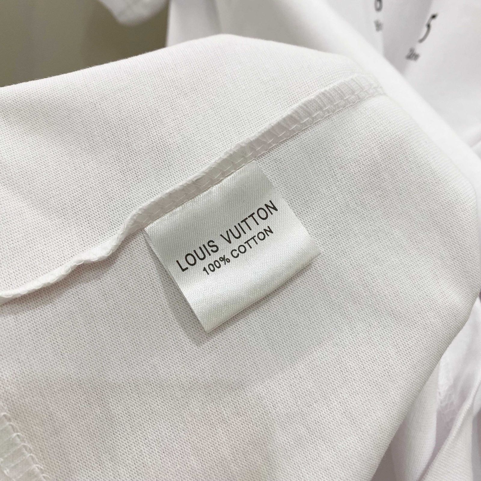 ヴィトン♡ ロゴプリント 半袖今日限定セール ヴィトン♡ ロゴプリント 半袖今日限定セール