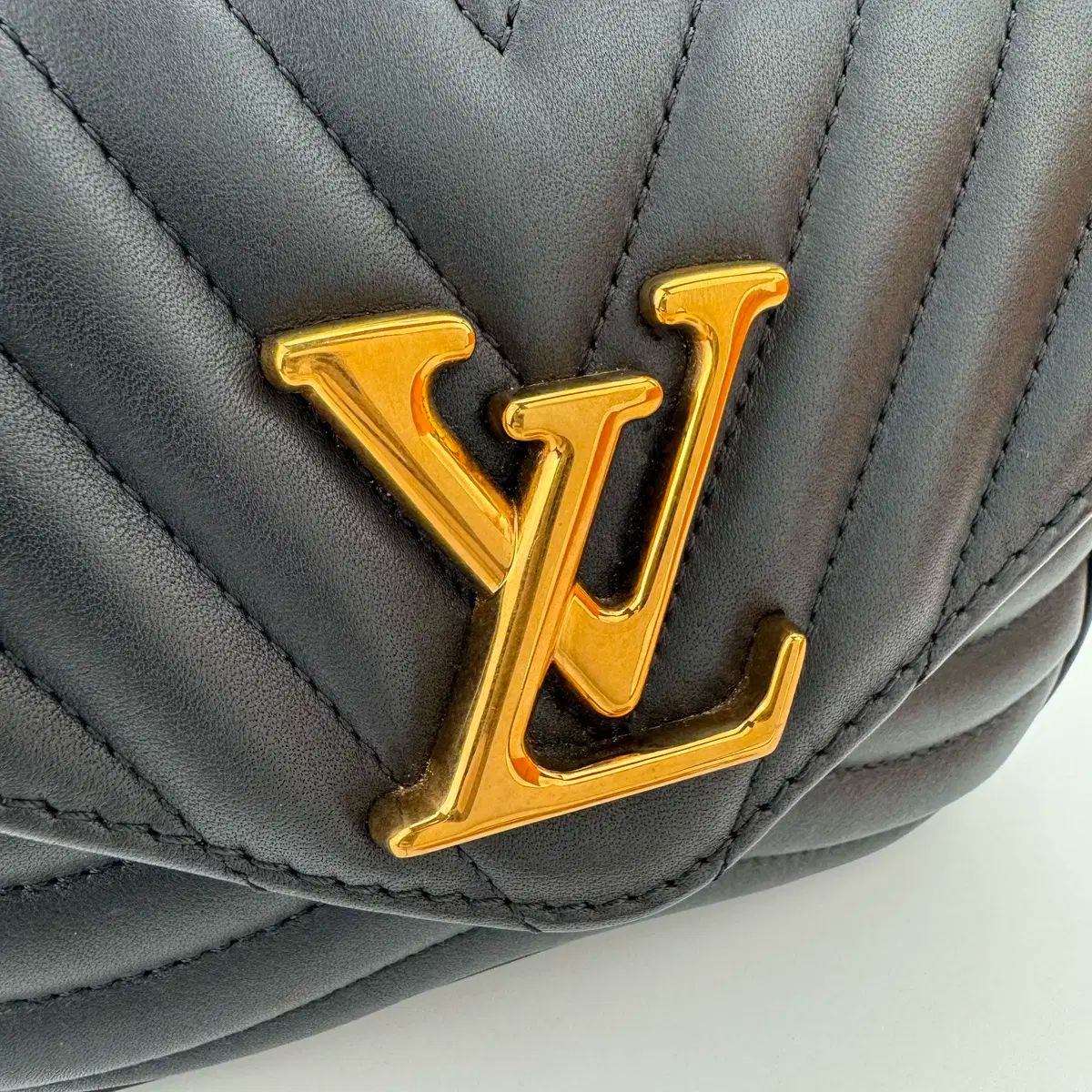 Louis Vuitton(ルイヴィトン) ニューウェーブ マルチ ポシェット