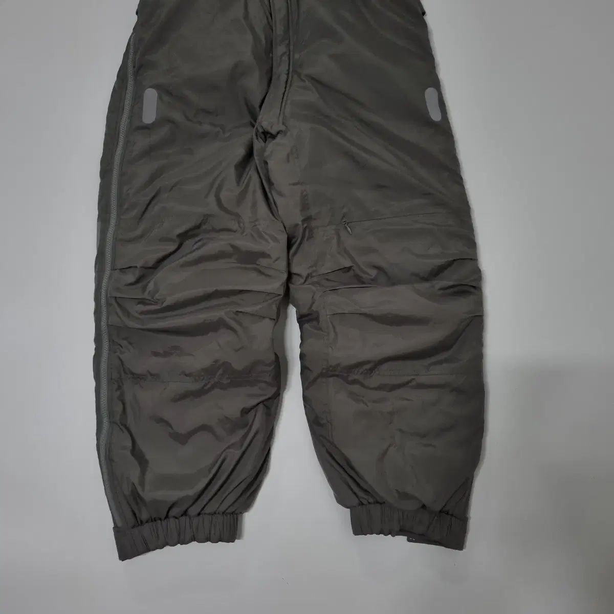 ディスイズネバーザット プリマロフト パンツ