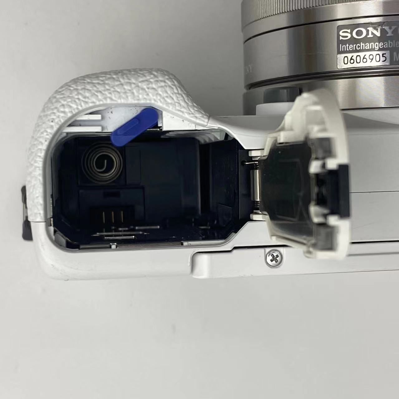 ソニーSONYa5100 ミラーレス 単焦点 SEL16F28 パンケーキレンズ