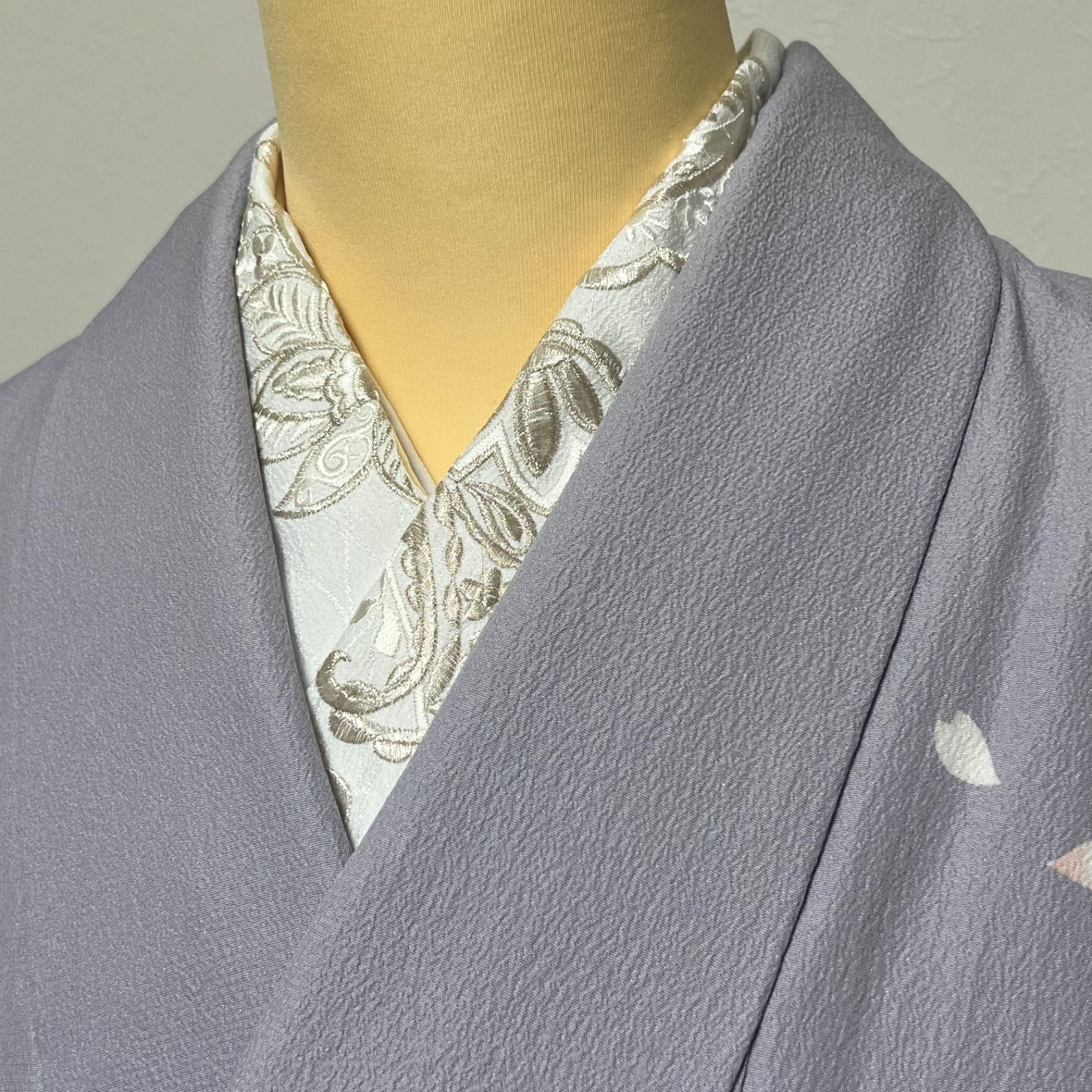  L 022 刺繍半衿 白 シルバー ペーズリー アシメトリー 半襟 長襦袢 半襦袢