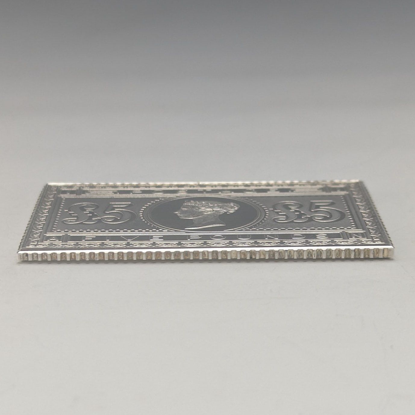 1977年 エリザベスⅡ世 戴冠25周年ジュビリー 純銀製 5ポンド切手 