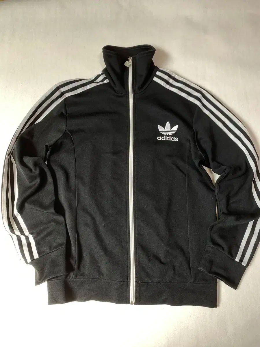 【雷市場（ポンジャン）商品韓国直送】（ 100 ） adidas(アディダス) ヨーロッパ ジャージ 黒
