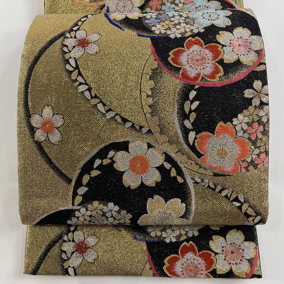 袋帯 美品 秀品 振袖向き 桜 花びら 箔 金色 六通 正絹 【中古 