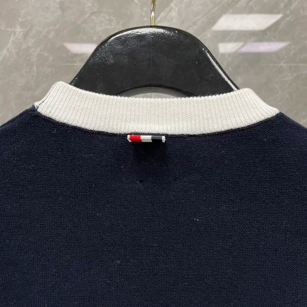 Thom Browne(トム・ブラウン) ユニセックス クルー ネック 4 バー