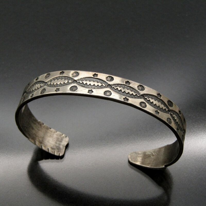 Bo Reeves ナバホ族 バングル スタンプワーク アロー ボーリーブス メンズ レディース ブレスレット 28011043