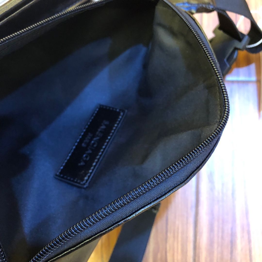 BALENCIAGA ボディバッグ