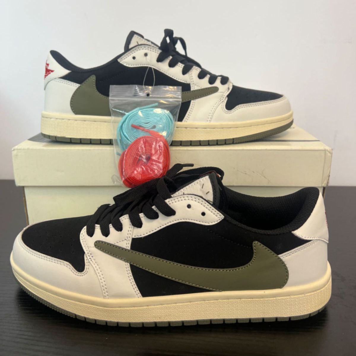 Travis Scott × Nike WMNS Air Jordan 1 Low OG 