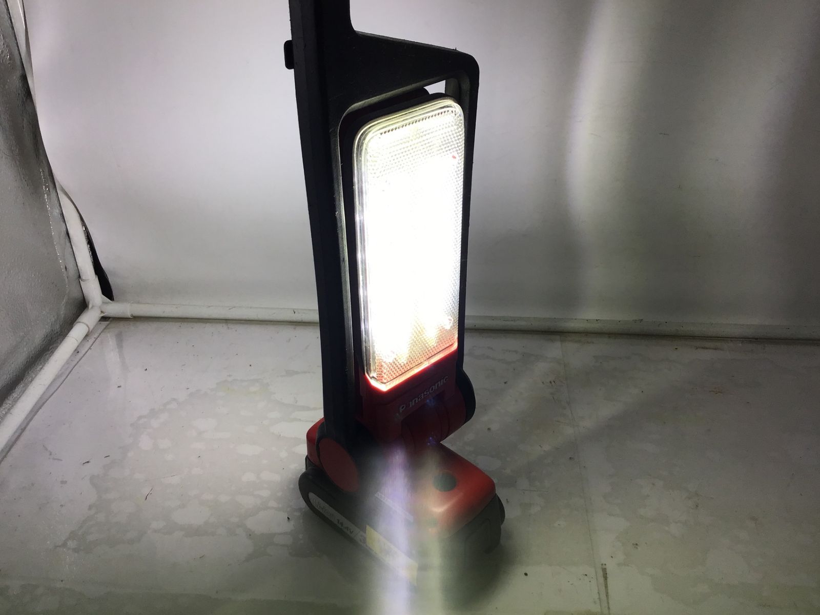 新品未使用 EZ37C3-R パナソニック 1500ルーメン LEDマルチ 新品未使用 EZ37C3-R パナソニック 1500ルーメン LEDマルチ