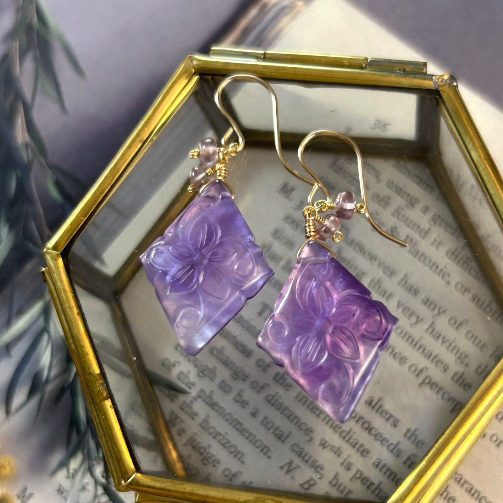 1点のみ 手彫りローズクォーツとマザーオブパールのトリプレット