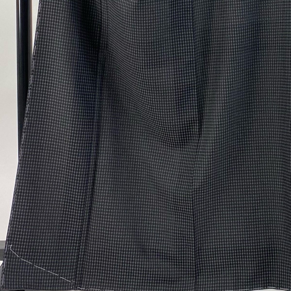 お召 身丈168cm 裄丈66cm M 袷 落款 証紙 幾何学模様 黒 正絹