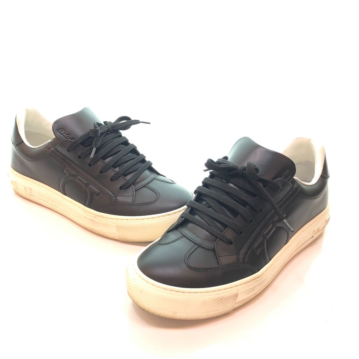 Salvatore Ferragamo サルヴァトーレフェラガモ LEATHER GANCINI SNEAKERS カーフ レザー ガンチーニ 型押し  ローカット スニーカー シューズ 靴 ウィメンズ BLACK ブラック 黒 7 1/2 25cm相当 - メルカリ