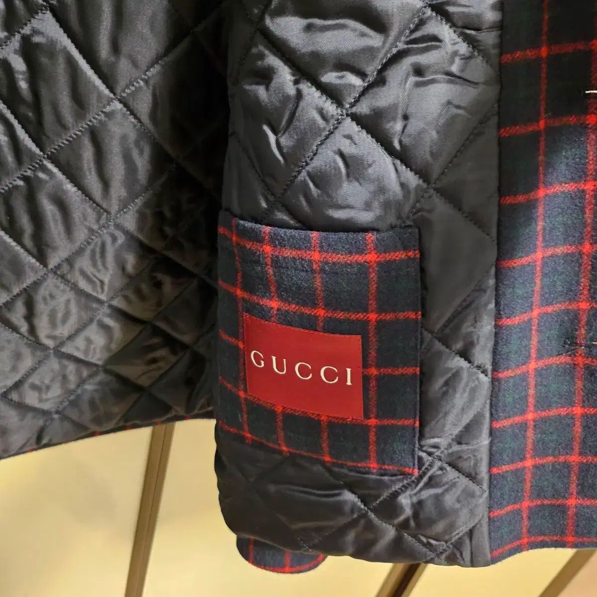 注目の新作♪【GUCCI】インターシャ ポロジャケット GUCCI《インターシャ ファブリック ポロ ジャケット》DHL 直営店