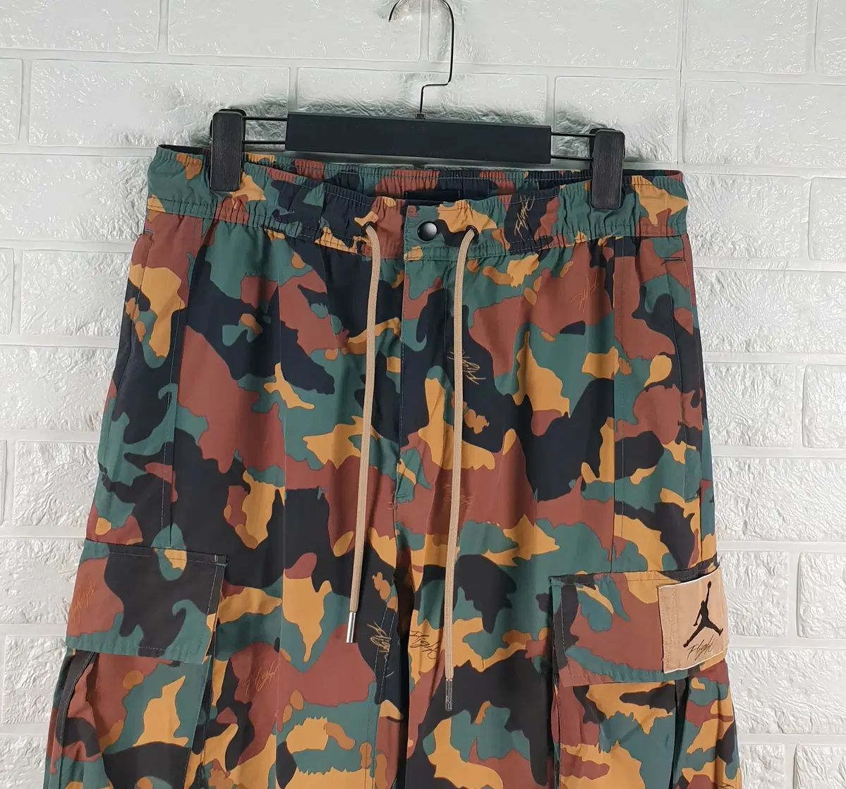 32 Nike(ナイキ） ジョーダン 迷彩 カーゴ パンツ