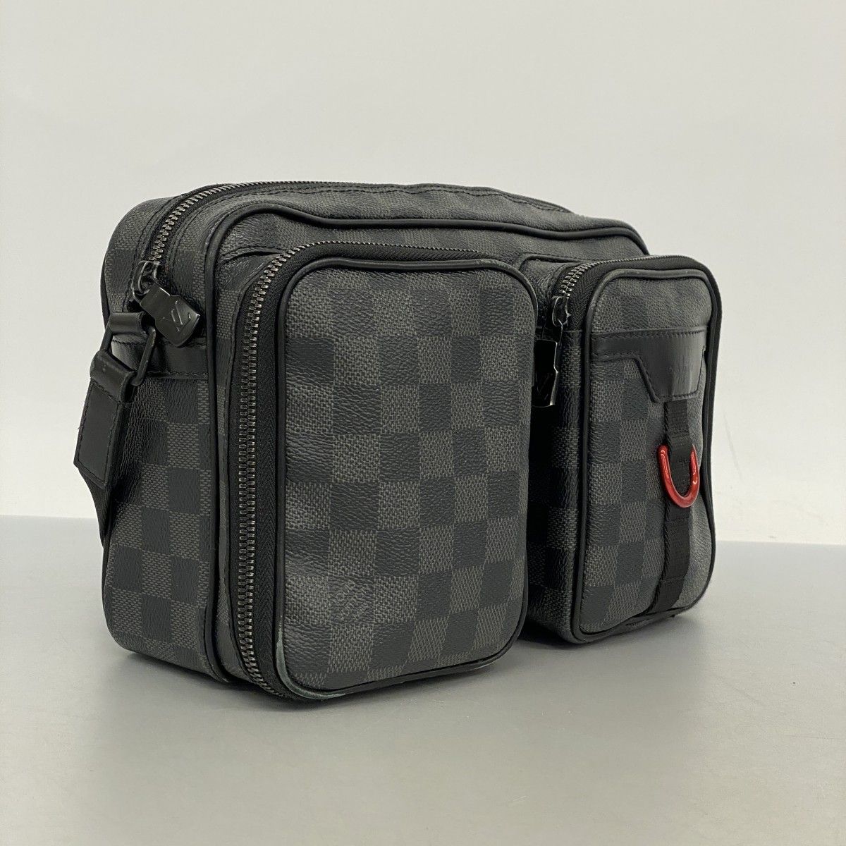 5md4844 ルイヴィトン ショルダーバッグ ダミエ グラフィット ユーティリティメッセンジャー N40280 ブラック メンズ