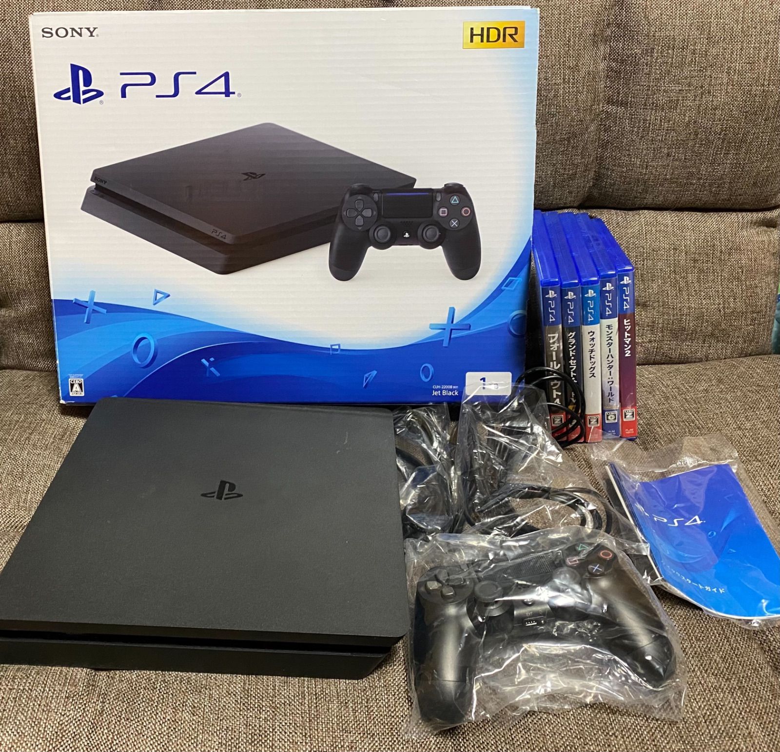 CUH-2200B-B01・ PS4ジェットブラック1TB　ソフト2本付き