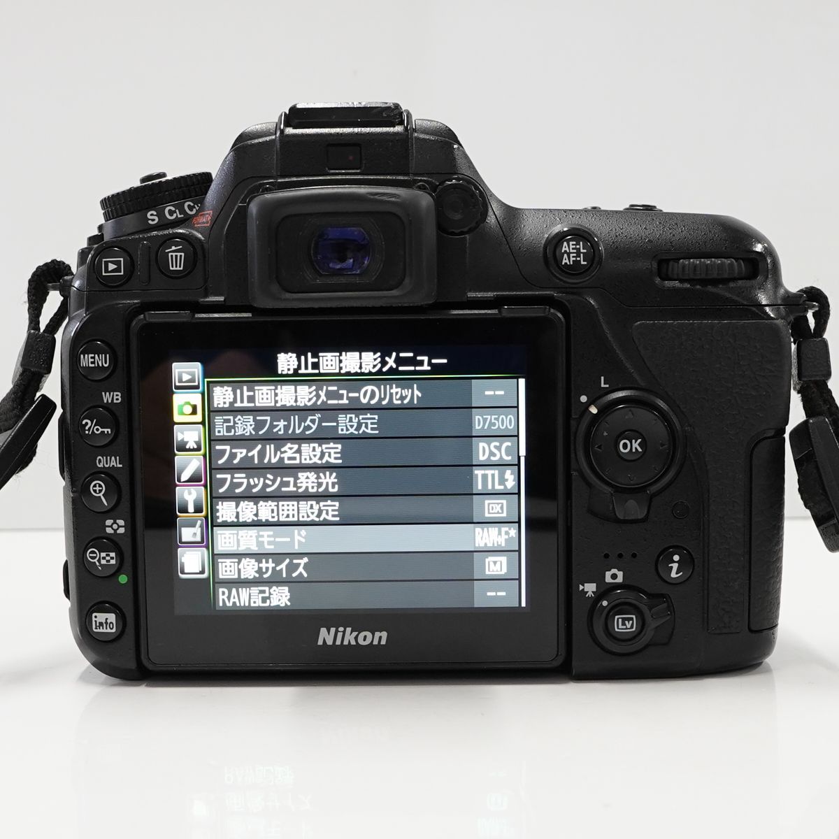 Nikon D7500 ボディ USED美品 デジタル一眼 DX 本体+バッテリー APS-C