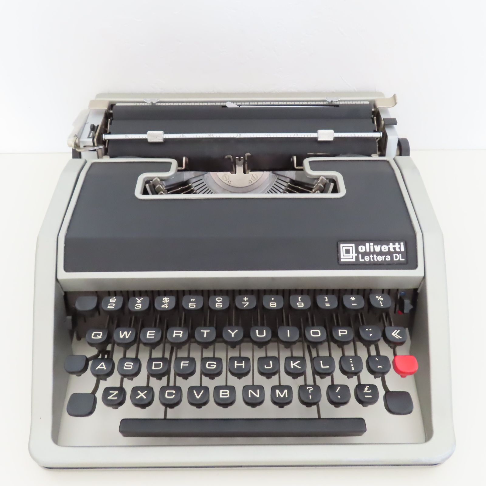 M03 動作品 olivetti オリベッティ Lettera DL タイプライター 英文 ビンテージ 説明書付き - メルカリ