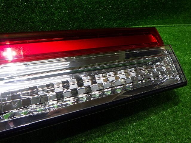 デリカD5 純正 リアガーニッシュ CV 後期 1149-227 カメラ穴 ミツビシ 250912051