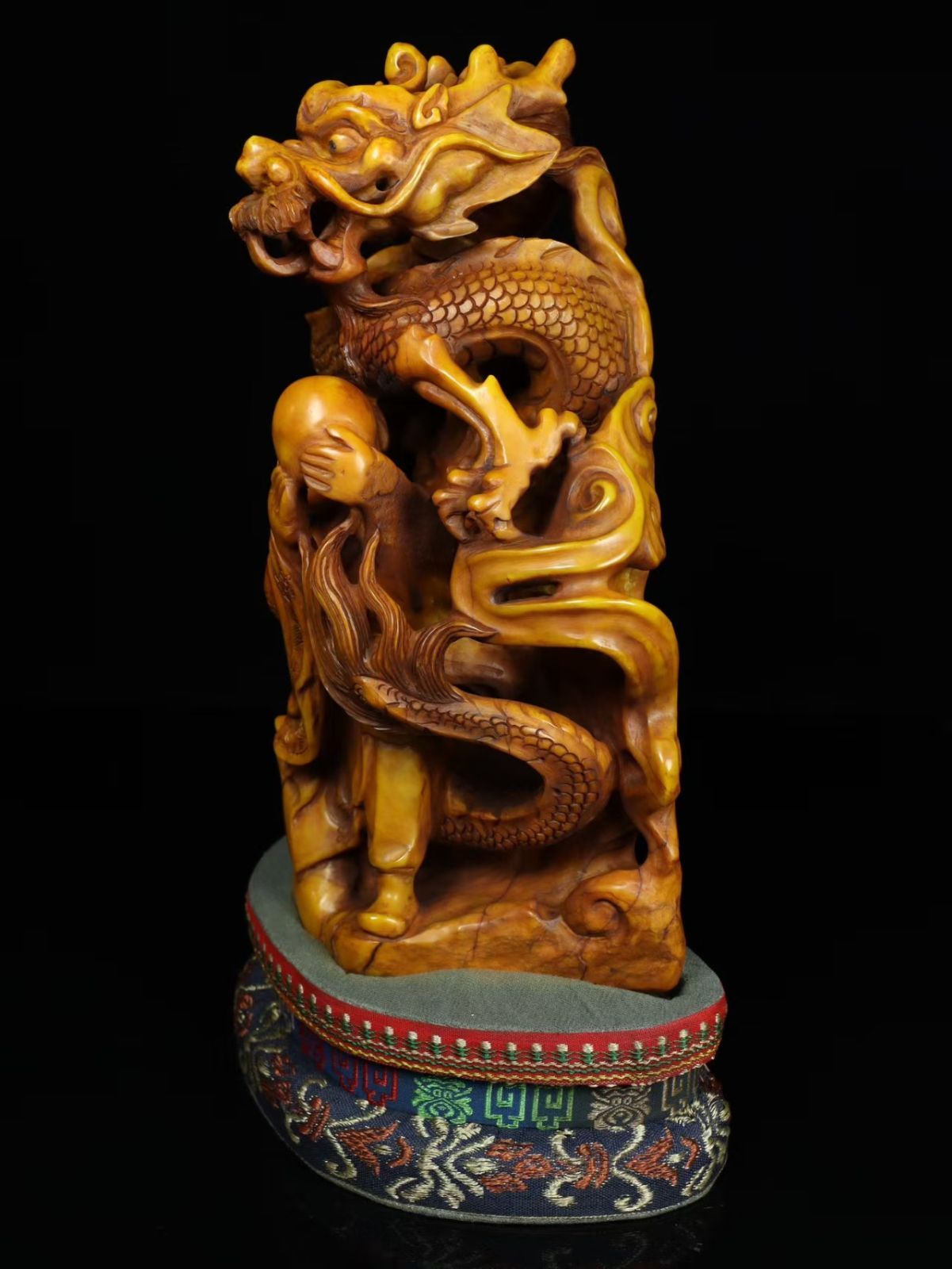 中国古美術.旧蔵.甲辰年秋月.尚均作.珍品寿山田黄石彫刻人物置物