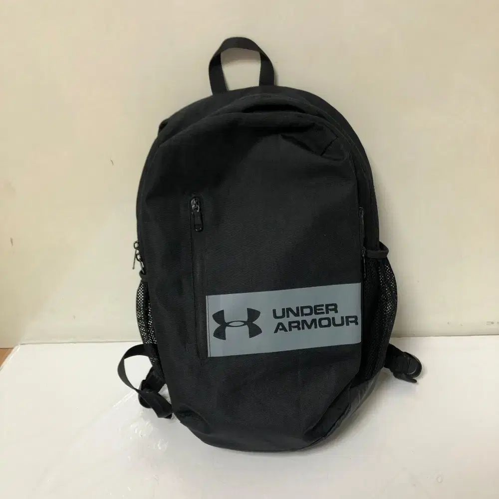 【雷市場（ポンジャン）商品韓国直送】 UNDER ARMOUR(アンダーアーマー) バックパック@ 9900