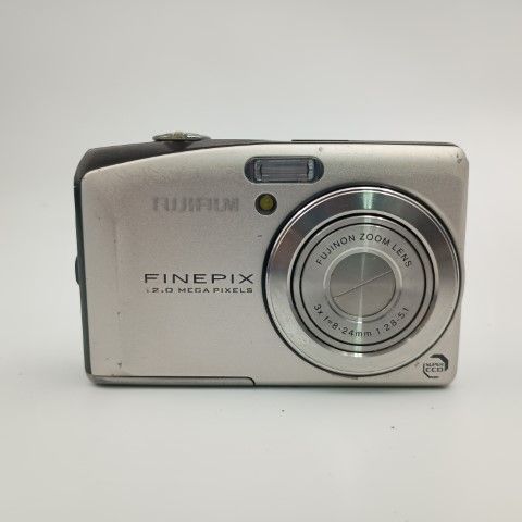 FUJIFILM FINEPIX F60fd シルバー コンパクトデジタルカメラ