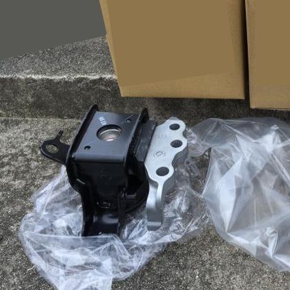 ダイハツ DAIHATSU 純正 エンジン マウント ライト 右 RH 運転席 単品 ムーヴ ソニカ ミラ パーツ エンジン タイヤ バンパー 検索 マフラー