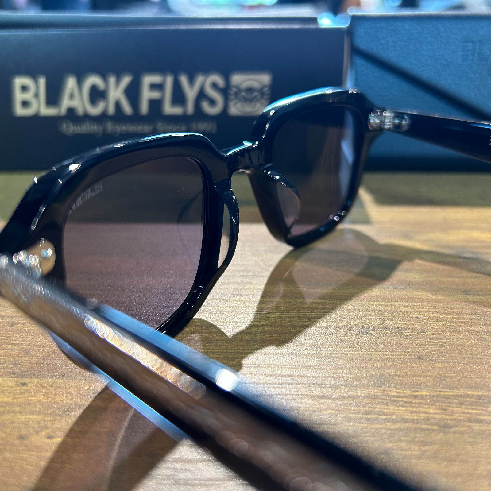 BLACK FLYS　FLY CHIEF　ブラックシルバー×グレー　ブラックフライ　サングラス　フライチーフ　サングラスケース　サングラス拭き　 ラッピング箱　BF-15507-01 　夏　サマー　プール　キャップ　海水浴　海　ファッション　アメカジ