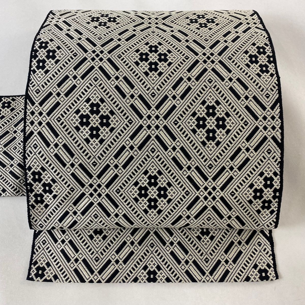 名古屋帯 名品 菱 黒 正絹