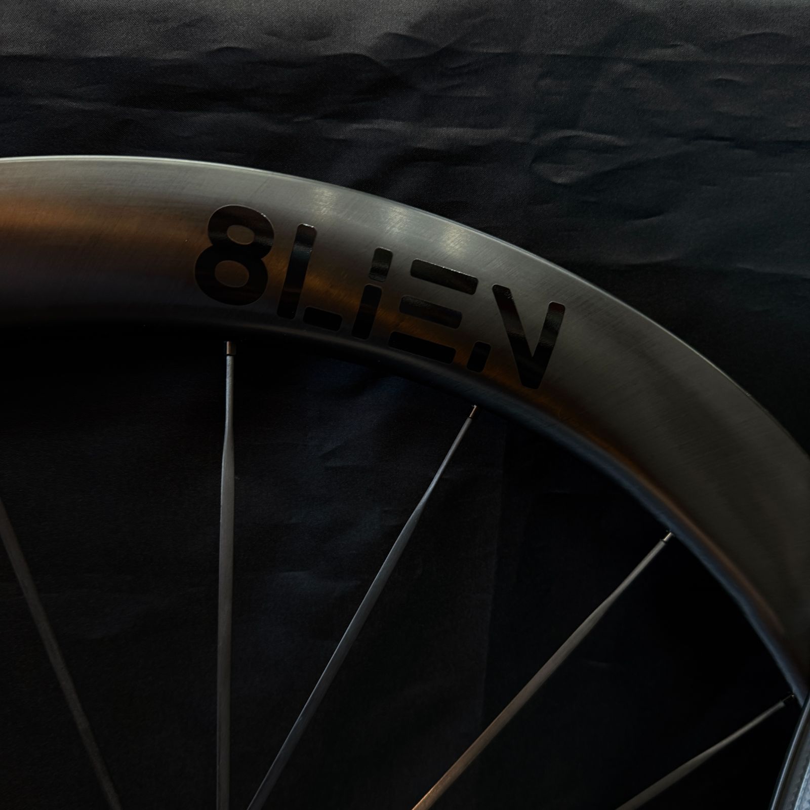 8LIEN エイリアン L5W Disc ブレーキ カーボンホイール前後セット 8LIEN エイリアン L5W Disc Carbon Wheelset (25MM Inner