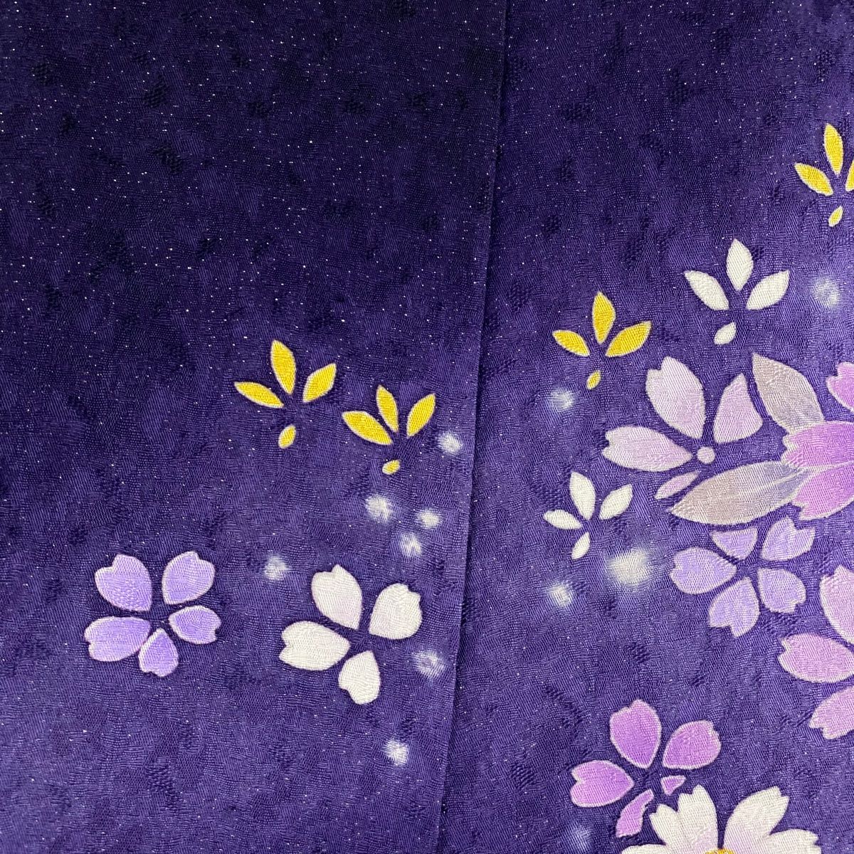 紫の振袖 Lサイズ、小花模様 美品、正絹.No484A 振袖 身丈168cm 裄丈68.5cm L 袷 草花 銀通し 箔 濃紫 正絹 美品