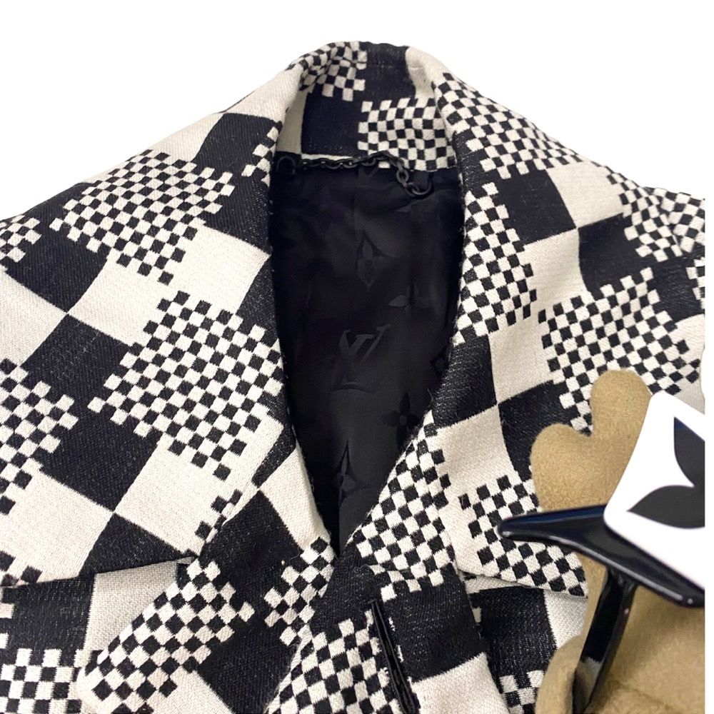 ルイヴィトン ジャケット メンズ ジャケットウィズ・ドッグパペット HKJ91EZVL ダミエパターン 犬 アパレル 服 アウター LOUIS VUITTON 46 ブラック 黒 ホワイト 白 ウール  ポリエステル   定番【中古品】