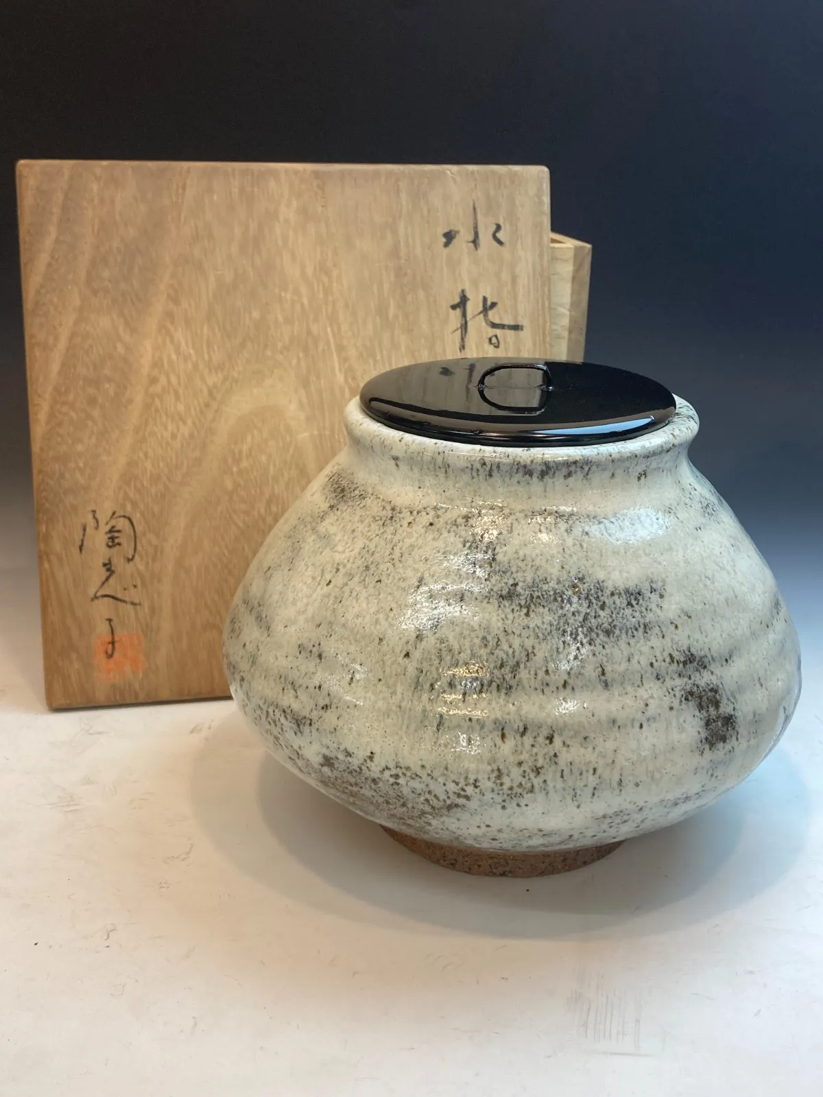 陶芸家　小山冨士夫　呉須刷毛目　酒觴　ぐい呑　箱なし 陶芸家 小山冨士夫 呉須刷毛目 酒觴 ぐい呑 箱なし 2025年最新】小山