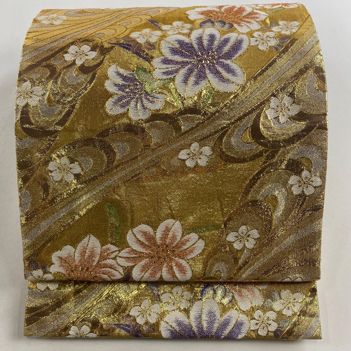 袋帯 秀品 草花 金糸 箔 金色 六通 正絹 【中古】 - メルカリ 袋帯 秀品 草花 金糸 箔 金色 六通 正絹 【中古】 - メルカリ