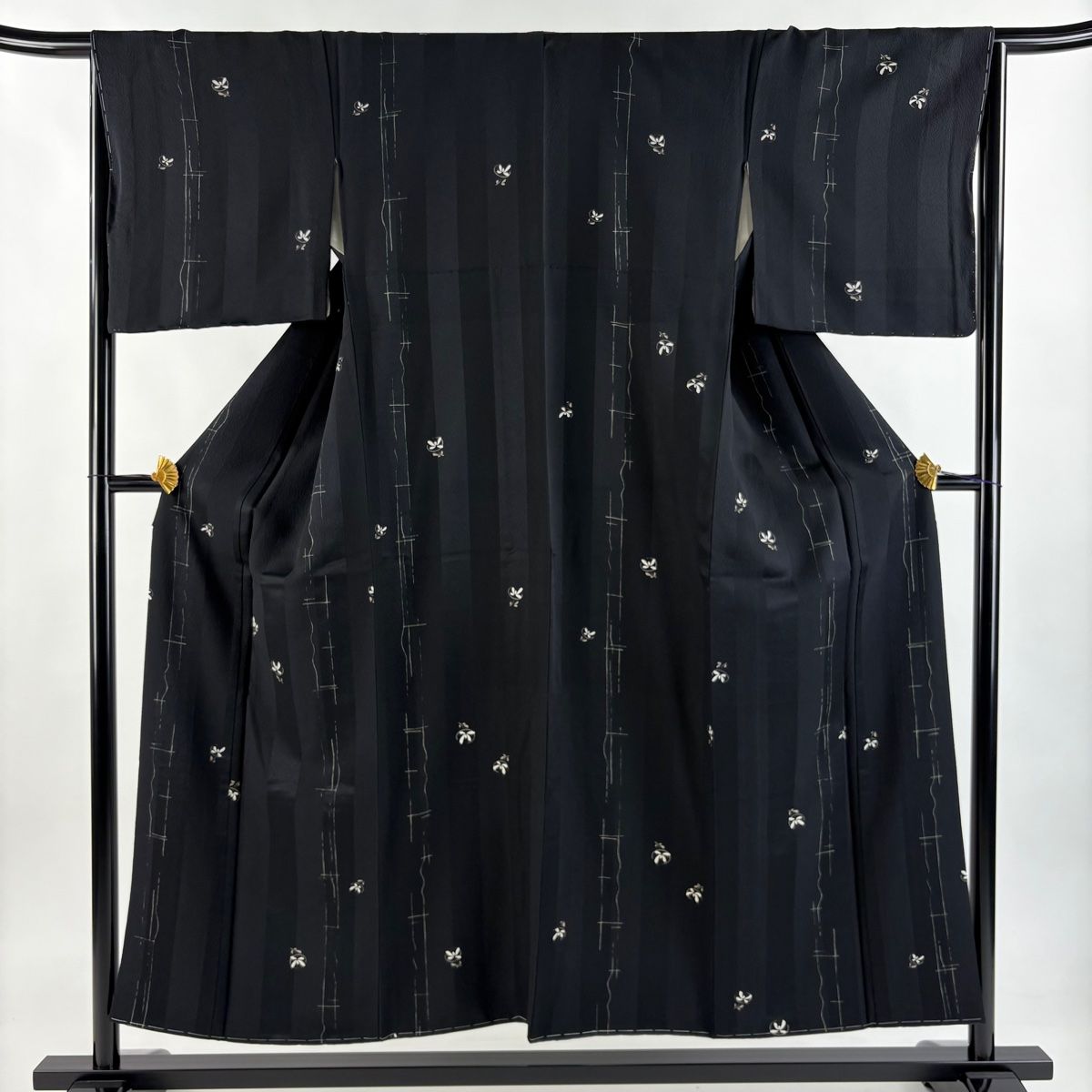 小紋 身丈153.5cm 裄丈65.5cm M 袷 草花 縞 黒 正絹 秀品