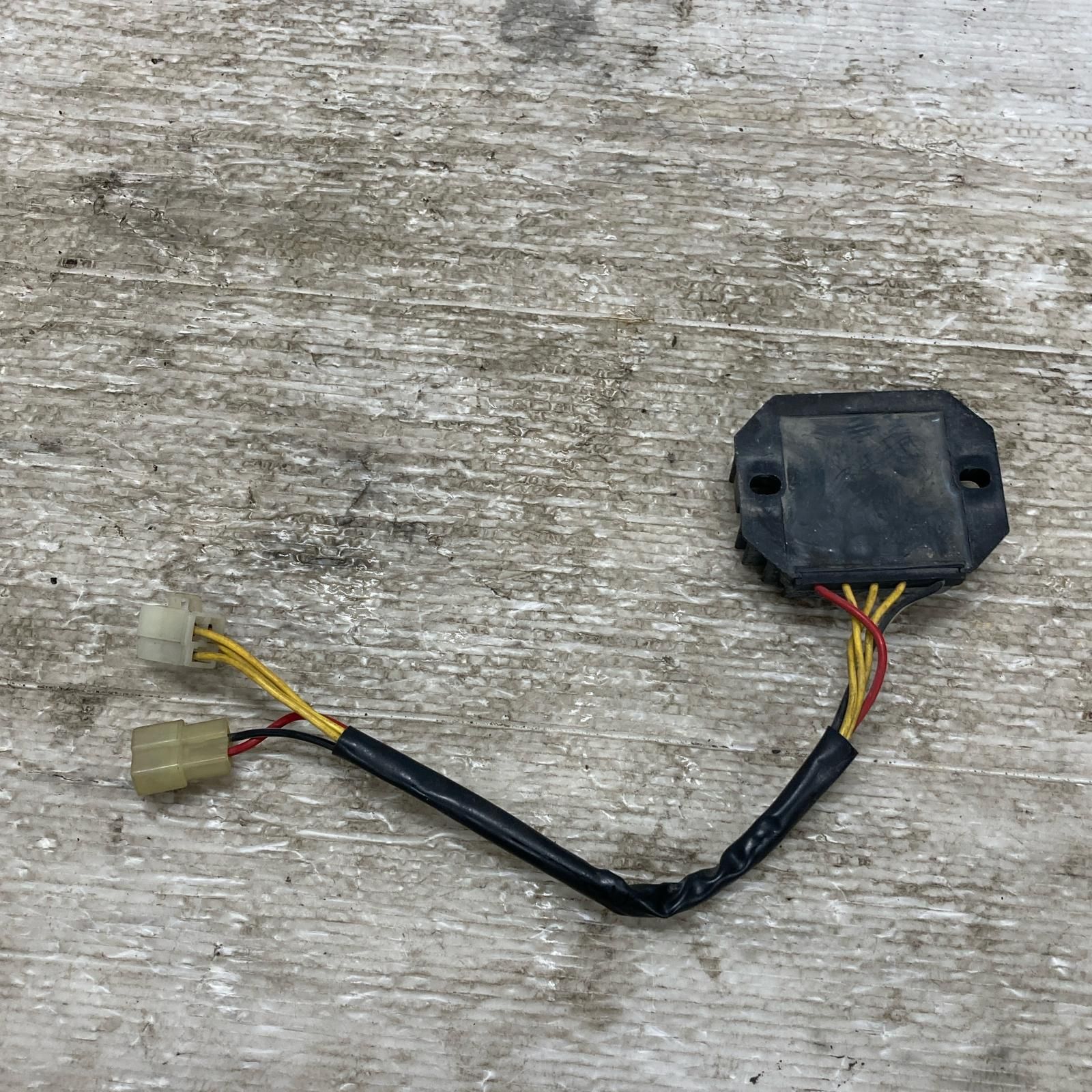 SUZUKI GSX-R400 GK73A レギュレター スズキ