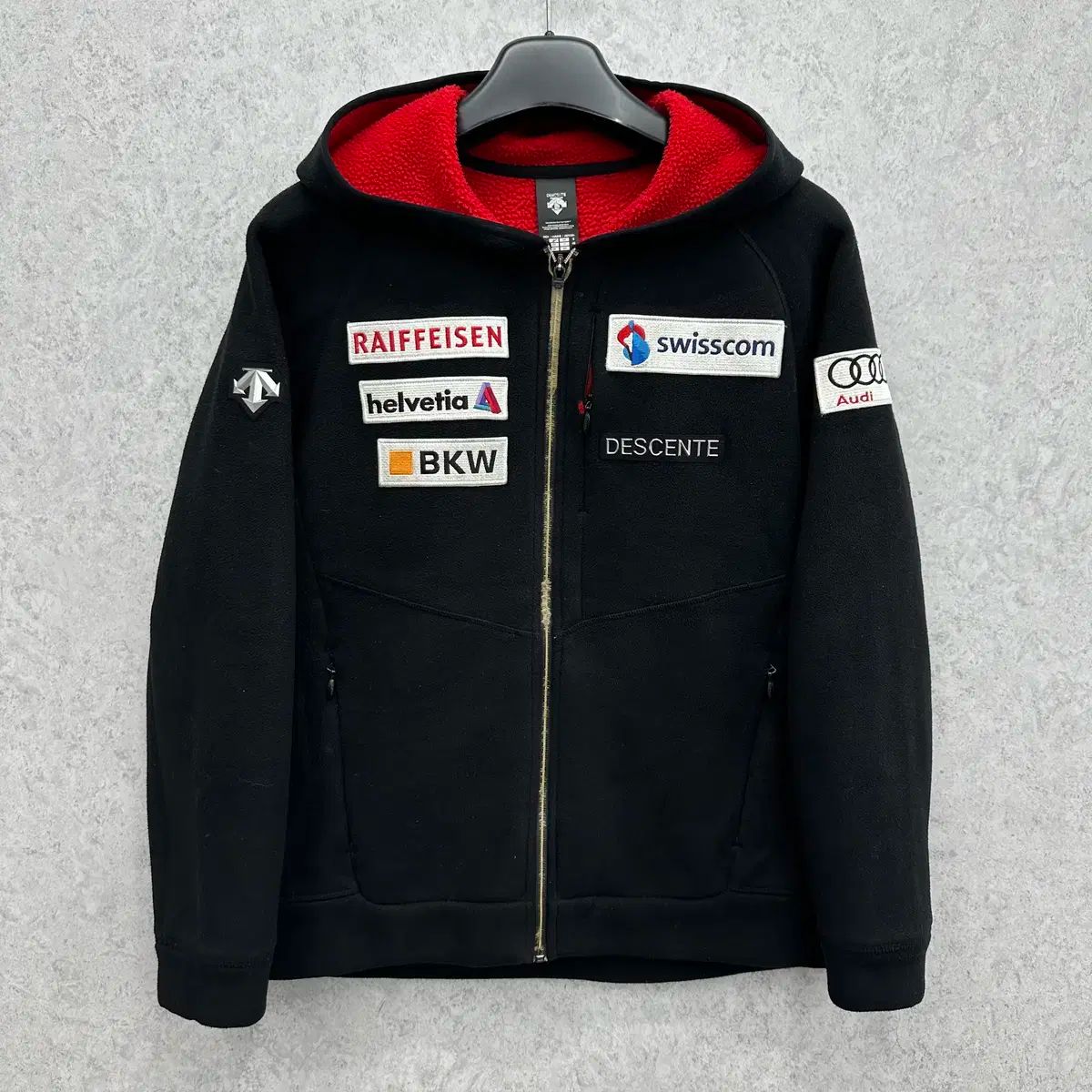 新品未開封 アンダーアーマ 1366290 ジャケット サイズ L 定価の半額