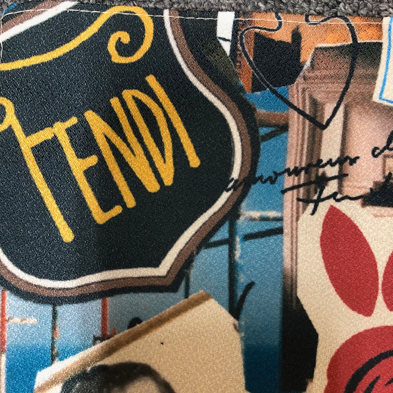 FENDI カール・ラガーフェルド バンダナ 風呂敷 スカーフ フェンディ マルチ 64546A5 - メルカリ