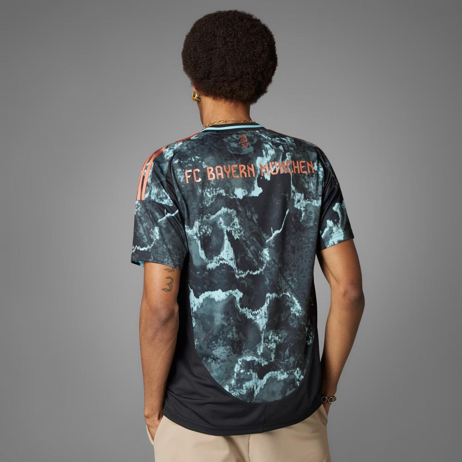 アディダス サッカー