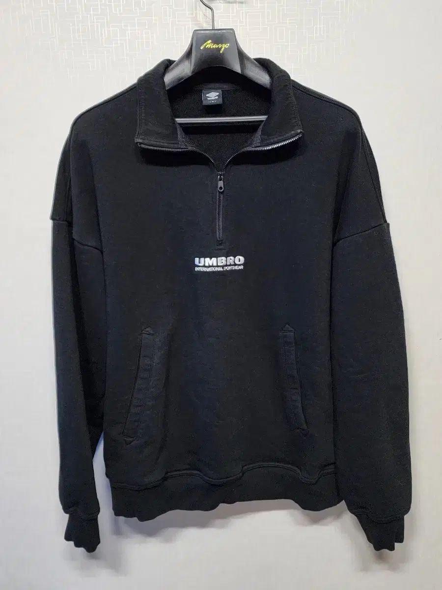 95 アンブロ ハーフジップ バックプリント ビッグロゴ 黒 パーカー