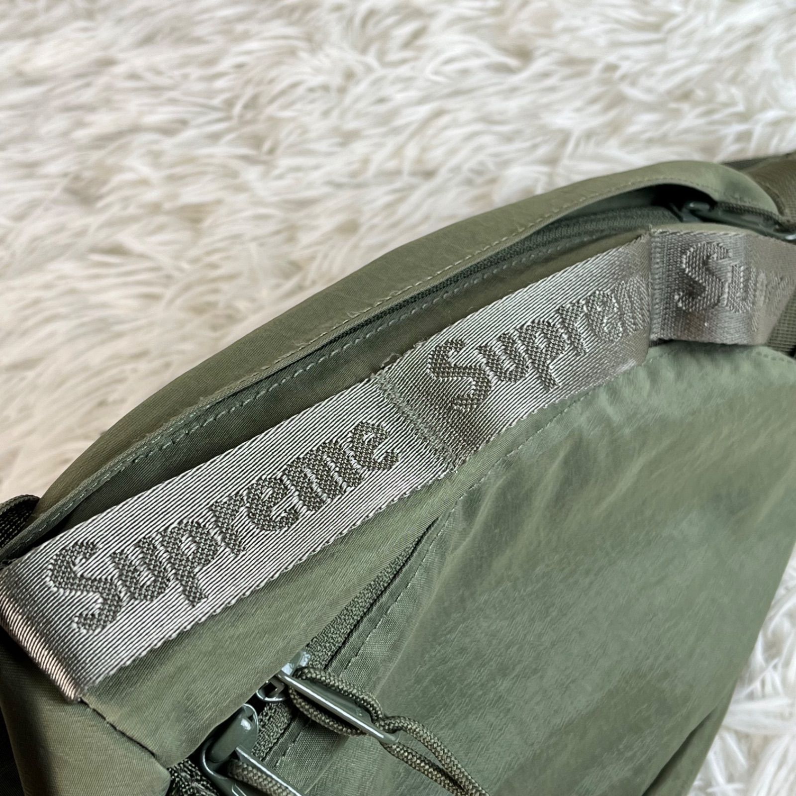 美品　Supreme Sling Bag スリングバッグ　20AW オリーブ 美品 Supreme Sling Bag スリングバッグ 20AW オリーブ - メルカリ