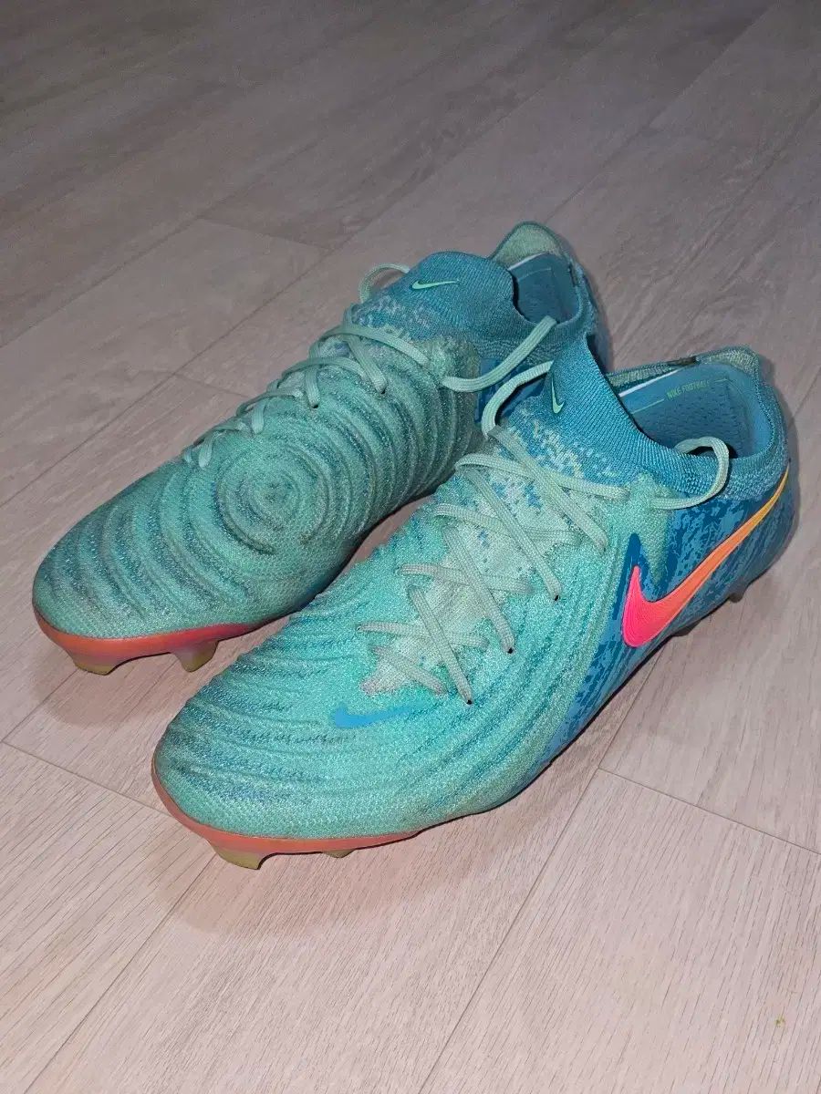 サッカーシューズ ナイキファントム gx2 エリート FG