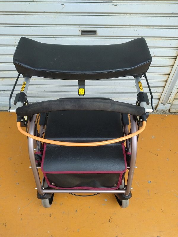 歩行車 : 抑速ブレーキ付前腕支持型リハモ